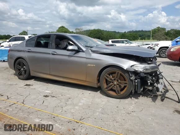 2016 BMW 5 Series 550i z VIN WBAKN9C58GD962567, wystawiony jako Copart lot #58917715 z przebiegiem Nie podano mil oraz Szkoda całkowita • Salvage title. Historia ofert i sprzedaży dostępna na DreamBid. Obrazek 4.