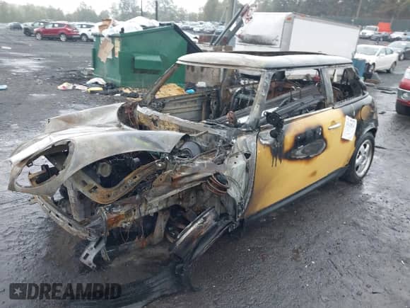 2007 MINI Hardtop с VIN WMWMF335X7TU62659, выставлен на аукционе IAAI как лот 43424534 с пробегом Не указан миль и . История ставок и продаж доступна на DreamBid. Изображение 16.