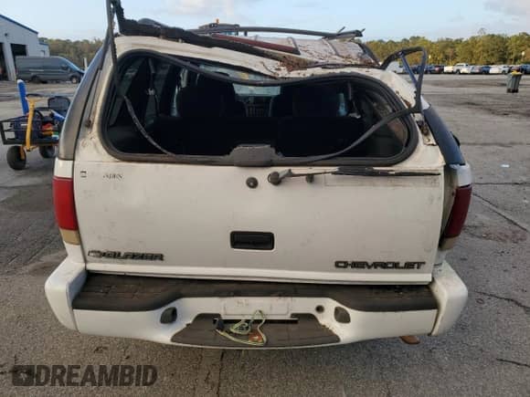 2000 Chevrolet Blazer LT with VIN 1GNCS13W6Y2181741, listed as a Copart auction lot 77990304 with 188,281 mi miles and Salvage title. Bid and sale history available at DreamBid. Image 6.