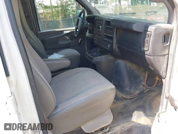 2011 Chevrolet Express Cargo with VIN 1GCSGAFX4B1168817, listed as a IAAI auction lot 42650299 with 255,483 mi miles and . Bid and sale history available at DreamBid. Image 5.
