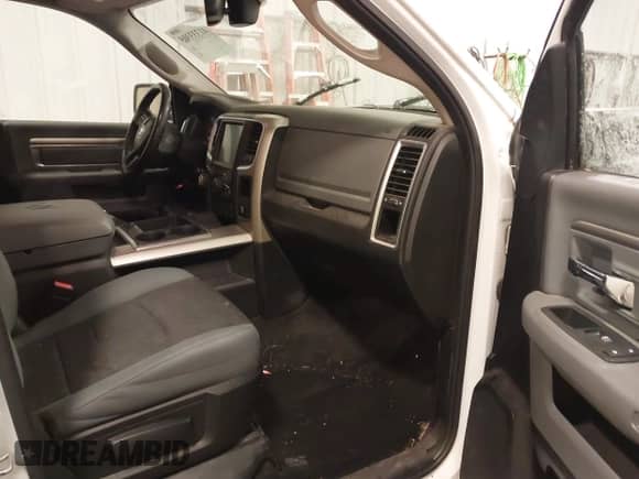 2014 Ram 1500 Big Horn z VIN 1C6RR7LT2ES365908, wystawiony jako IAAI lot #41333305 z przebiegiem 157 623 mil mil oraz . Historia ofert i sprzedaży dostępna na DreamBid. Obrazek 5.