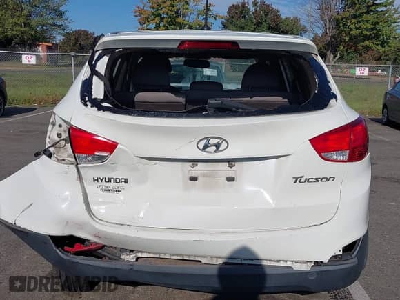 2012 Hyundai Tucson GL z VIN KM8JT3AB9CU447741, wystawiony jako IAAI lot #43370135 z przebiegiem 115 880 mil mil oraz . Historia ofert i sprzedaży dostępna na DreamBid. Obrazek 16.