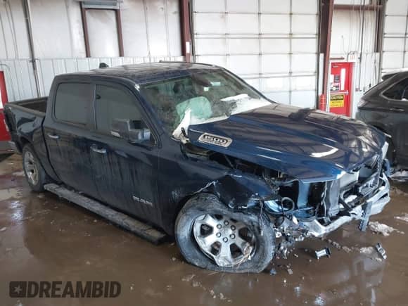 2020 Ram 1500 Big Horn z VIN 1C6SRFFT7LN218907, wystawiony jako IAAI lot #41608010 z przebiegiem 78 998 mil mil oraz . Historia ofert i sprzedaży dostępna na DreamBid. Obrazek 1.