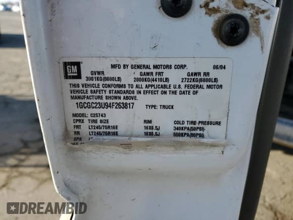 2004 Chevrolet Silverado 2500 LS z VIN 1GCGC23U94F263817, wystawiony jako Copart lot #88172035 z przebiegiem Nie podano mil oraz Szkoda całkowita • Salvage title. Historia ofert i sprzedaży dostępna na DreamBid. Obrazek 12.