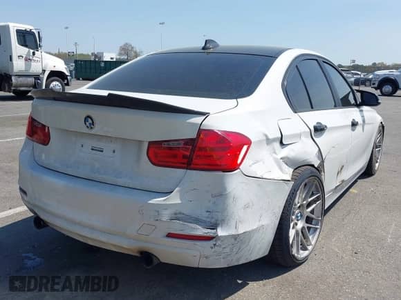 2012 BMW 3 Series 335i с VIN WBA3A9G54CNN67686, выставлен на аукционе IAAI как лот 42106853 с пробегом 141 368 миль миль и . История ставок и продаж доступна на DreamBid. Изображение 4.
