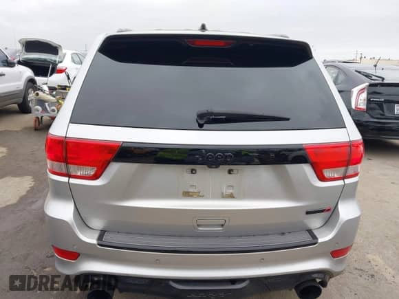 2012 Jeep Grand Cherokee SRT-8 z VIN 1C4RJFDJXCC205788, wystawiony jako IAAI lot #42047300 z przebiegiem 137 348 mil mil oraz . Historia ofert i sprzedaży dostępna na DreamBid. Obrazek 16.