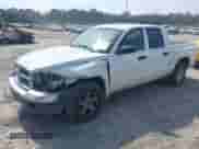 2005 Dodge Dakota SLT с VIN 1D7HE48KX5S244516, выставлен на аукционе IAAI как лот 42581297 с пробегом 247 599 миль миль и . История ставок и продаж доступна на DreamBid. Изображение 2.