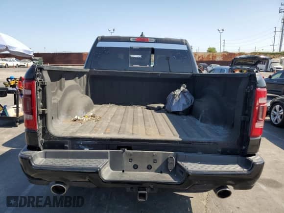 2020 Ram 1500 Limited z VIN 1C6RREHT9LN100394, wystawiony jako Copart lot #62424455 z przebiegiem Nie podano mil oraz Szkoda całkowita • Salvage title. Historia ofert i sprzedaży dostępna na DreamBid. Obrazek 6.