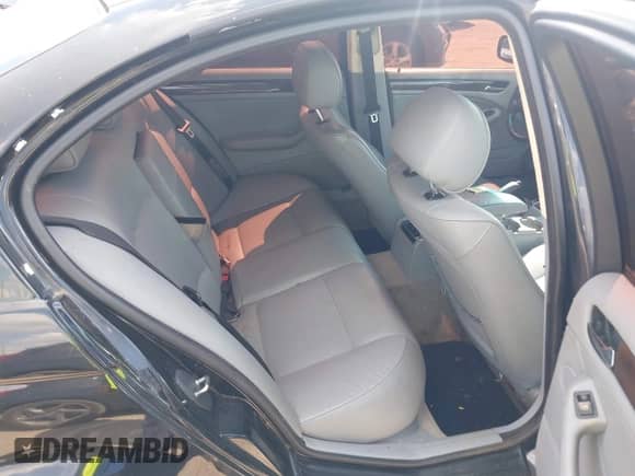 2004 BMW 3 Series 325i с VIN WBAEV33434KR27072, выставлен на аукционе IAAI как лот 43345034 с пробегом 150 731 миль миль и . История ставок и продаж доступна на DreamBid. Изображение 8.