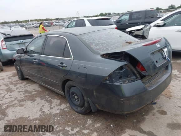 2006 Honda Accord LX z VIN 3HGCM56426G707597, wystawiony jako IAAI lot #43521506 z przebiegiem 249 337 mil mil oraz . Historia ofert i sprzedaży dostępna na DreamBid. Obrazek 3.