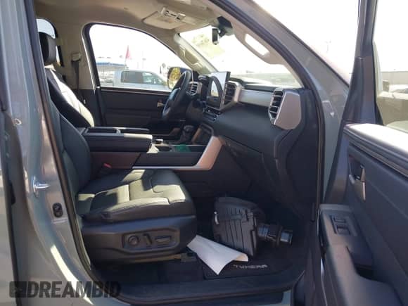 2024 Toyota Tundra Limited z VIN 5TFWA5DB9RX161273, wystawiony jako IAAI lot #41676655 z przebiegiem 10 371 mil mil oraz . Historia ofert i sprzedaży dostępna na DreamBid. Obrazek 5.