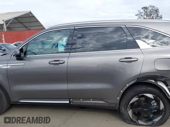 2025 Kia Sorento EX with VIN KNDRJDJH5S5300834, listed as a IAAI auction lot 43259075 with 8,454 mi miles and . Bid and sale history available at DreamBid. Image 14.