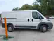 2018 Ram ProMaster Cargo z VIN 3C6TRVAG6JE132384, wystawiony jako IAAI lot #43243669 z przebiegiem 312 073 mil mil oraz . Historia ofert i sprzedaży dostępna na DreamBid. Obrazek 13.