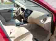 2014 Nissan Pathfinder SV z VIN 5N1AR2MN8EC732048, wystawiony jako IAAI lot #43437592 z przebiegiem 133 609 mil mil oraz . Historia ofert i sprzedaży dostępna na DreamBid. Obrazek 5.