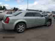 2006 Chrysler 300 C z VIN 2C3KK63H36H166917, wystawiony jako Copart lot #85285555 z przebiegiem 105 827 mil mil oraz Szkoda całkowita • Salvage title. Historia ofert i sprzedaży dostępna na DreamBid. Obrazek 3.