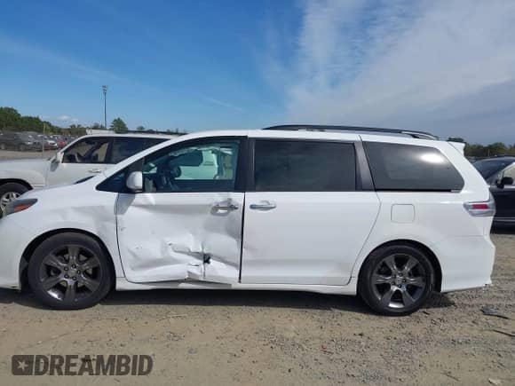 2016 Toyota Sienna SE with VIN 5TDXK3DCXGS700517, listed as a IAAI auction lot 40573738 with 141,785 mi miles and . Bid and sale history available at DreamBid. Image 14.