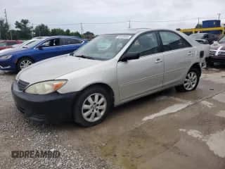 2004 Toyota Camry LE z VIN 4T1BF30K14U579441, wystawiony jako Copart lot #65399635 z przebiegiem 173 115 mil mil oraz Nie do naprawy • Non repairable. Historia ofert i sprzedaży dostępna na DreamBid. Obrazek 1.