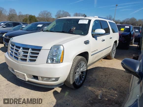 2011 Cadillac Escalade ESV Premium z VIN 1GYS4JEF1BR154922, wystawiony jako IAAI lot #41487239 z przebiegiem 154 979 mil mil oraz . Historia ofert i sprzedaży dostępna na DreamBid. Obrazek 17.