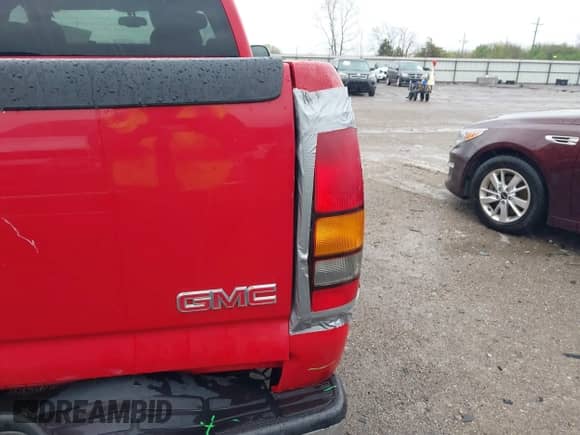 2005 GMC Sierra 1500 SLE с VIN 2GTEC19T251313708, выставлен на аукционе IAAI как лот 41949348 с пробегом 161 920 миль миль и . История ставок и продаж доступна на DreamBid. Изображение 12.