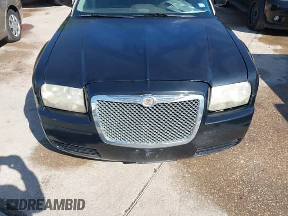 2005 Chrysler 300 300 z VIN 2C3JA43R65H668010, wystawiony jako IAAI lot #41976405 z przebiegiem 216 099 mil mil oraz . Historia ofert i sprzedaży dostępna na DreamBid. Obrazek 6.