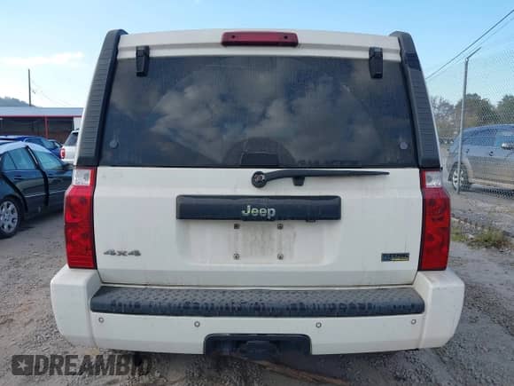 2007 Jeep Commander Sport с VIN 1J8HG48P07C635552, выставлен на аукционе IAAI как лот 40533340 с пробегом Не указан миль и . История ставок и продаж доступна на DreamBid. Изображение 15.