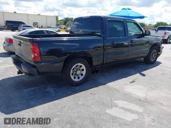 2005 Chevrolet Silverado 1500 LS z VIN 2GCEC13T451322080, wystawiony jako IAAI lot #43125281 z przebiegiem 205 678 mil mil oraz . Historia ofert i sprzedaży dostępna na DreamBid. Obrazek 4.
