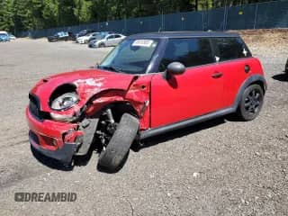 2009 MINI Hardtop S with VIN WMWMF735X9TW81096, listed as a Copart auction lot 68018905 with 121,790 mi miles and Salvage title. Bid and sale history available at DreamBid. Image 1.