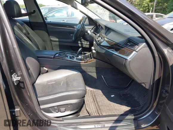 2011 BMW 5 Series 528i z VIN WBAFR1C52BC746476, wystawiony jako IAAI lot #42808797 z przebiegiem 239 420 mil mil oraz . Historia ofert i sprzedaży dostępna na DreamBid. Obrazek 5.