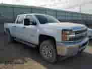 2017 Chevrolet Silverado 2500HD Work Truck z VIN 1GC1KUEGXHF234974, wystawiony jako Copart lot #50939185 z przebiegiem 85 165 mil mil oraz Czysty tytuł • Clean title. Historia ofert i sprzedaży dostępna na DreamBid. Obrazek 4.