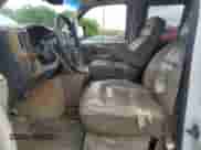 2003 Chevrolet Express Cargo YF7 Upfitter z VIN 1GBFG15T731232886, wystawiony jako Copart lot #63531595 z przebiegiem 172 523 mil mil oraz Szkoda całkowita • Salvage title. Historia ofert i sprzedaży dostępna na DreamBid. Obrazek 7.