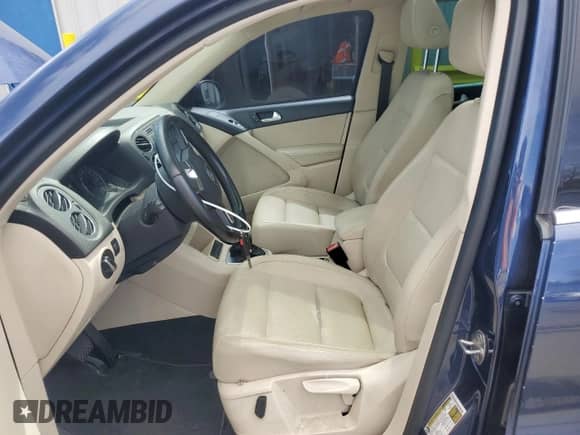 2013 Volkswagen Tiguan SE с VIN WVGAV7AX4DW548866, выставлен на аукционе Copart как лот 50389245 с пробегом 121 976 миль миль и На запчасти • Non repairable. История ставок и продаж доступна на DreamBid. Изображение 7.