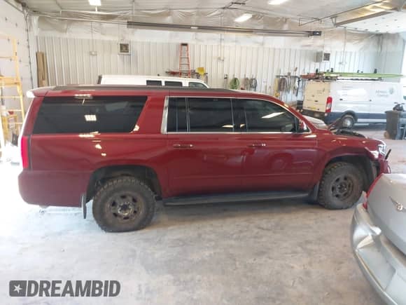2017 Chevrolet Suburban LT с VIN 1GNSKHKC0HR258624, выставлен на аукционе IAAI как лот 43197028 с пробегом 182 042 миль миль и . История ставок и продаж доступна на DreamBid. Изображение 13.