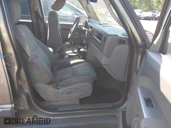 2006 Jeep Commander with VIN 1J8HH48N76C293897, listed as a IAAI auction lot 42021253 with 214,412 mi miles and . Bid and sale history available at DreamBid. Image 5.