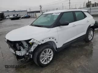 2024 Chevrolet TrailBlazer LS z VIN KL79MMSL3RB065966, wystawiony jako Copart lot #47248535 z przebiegiem 8 254 mil mil oraz Szkoda całkowita • Salvage title. Historia ofert i sprzedaży dostępna na DreamBid. Obrazek 1.