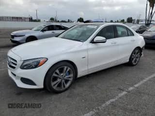 2017 Mercedes-Benz C 350e с VIN 55SWF4HB9HU223980, выставлен на аукционе Copart как лот 54732265 с пробегом 100 372 миль миль и Списание • Salvage title. История ставок и продаж доступна на DreamBid. Изображение 1.