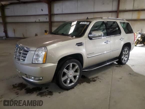 2013 Cadillac Escalade Luxury with VIN 1GYS4BEF5DR331822, listed as a Copart auction lot 84704785 with 210,157 mi miles and Clean title. Bid and sale history available at DreamBid. Image 1.