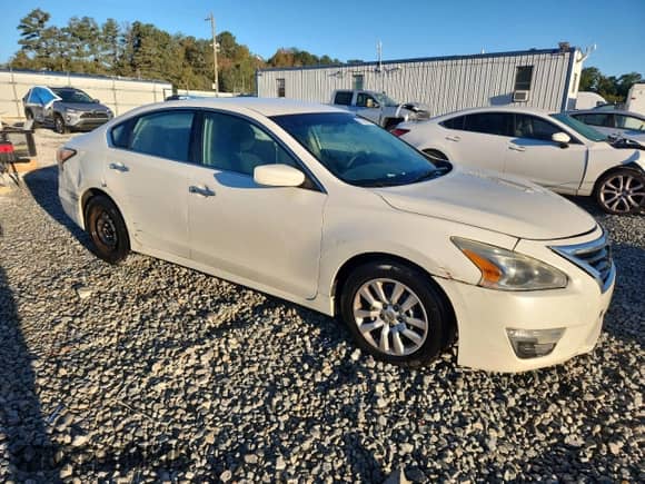 2015 Nissan Altima SL with VIN 1N4AL3AP9FN318502, listed as a Copart auction lot 86129575 with 193,702 mi miles and Salvage title. Bid and sale history available at DreamBid. Image 4.