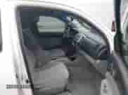 2007 Toyota Tacoma PreRunner z VIN 3TMKU72N57M013302, wystawiony jako IAAI lot #43089625 z przebiegiem 146 945 mil mil oraz . Historia ofert i sprzedaży dostępna na DreamBid. Obrazek 5.