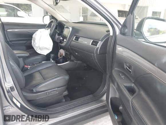 2020 Mitsubishi Outlander SE z VIN JA4AD3A3XLZ004568, wystawiony jako IAAI lot #43226960 z przebiegiem 133 629 mil mil oraz . Historia ofert i sprzedaży dostępna na DreamBid. Obrazek 5.