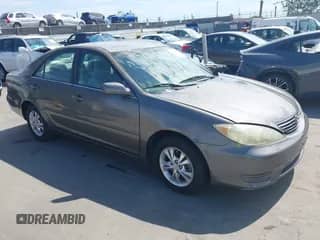 2005 Toyota Camry LE с VIN 4T1BF32K25U595582, выставлен на аукционе IAAI как лот 43288592 с пробегом 117 213 миль миль и . История ставок и продаж доступна на DreamBid. Изображение 1.