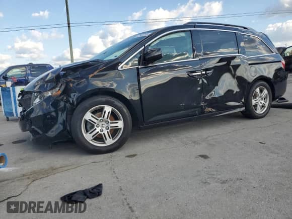 2013 Honda Odyssey Touring с VIN 5FNRL5H96DB040573, выставлен на аукционе Copart как лот 85561095 с пробегом 149 334 миль миль и Чистый • Clean title. История ставок и продаж доступна на DreamBid. Изображение 1.