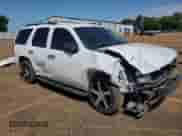 2011 Chevrolet Tahoe LS z VIN 1GNSCAE05BR388010, wystawiony jako Copart lot #52524445 z przebiegiem 178 874 mil mil oraz Szkoda całkowita • Salvage title. Historia ofert i sprzedaży dostępna na DreamBid. Obrazek 4.