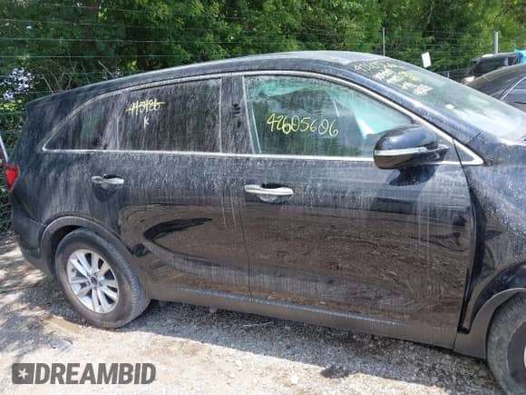 2019 Kia Sorento LX with VIN 5XYPG4A38KG443486, listed as a IAAI auction lot 42605606 with 107,505 mi miles and . Bid and sale history available at DreamBid. Image 13.