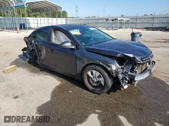 2014 Chevrolet Cruze LS z VIN 1G1PA5SH2E7330855, wystawiony jako Copart lot #84036265 z przebiegiem Nie podano mil oraz Szkoda całkowita • Salvage title. Historia ofert i sprzedaży dostępna na DreamBid. Obrazek 4.