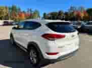 2017 Hyundai Tucson SE z VIN KM8J3CA43HU508042, wystawiony jako Copart lot #89913135 z przebiegiem 180 640 mil mil oraz Czysty tytuł • Clean title. Historia ofert i sprzedaży dostępna na DreamBid. Obrazek 3.