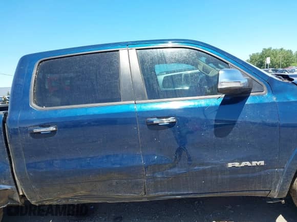 2020 Ram 1500 Laramie z VIN 1C6SRFJT9LN414676, wystawiony jako IAAI lot #42762300 z przebiegiem 116 711 mil mil oraz . Historia ofert i sprzedaży dostępna na DreamBid. Obrazek 13.