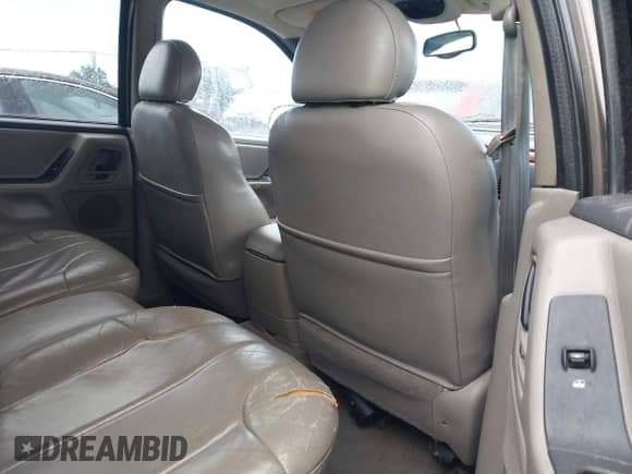 1999 Jeep Grand Cherokee Laredo z VIN 1J4GW58NXXC736618, wystawiony jako IAAI lot #43042986 z przebiegiem Nie podano mil oraz . Historia ofert i sprzedaży dostępna na DreamBid. Obrazek 8.