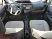 2016 Toyota Prius One z VIN JTDKDTB33G1589572, wystawiony jako Copart lot #85376965 z przebiegiem 85 886 mil mil oraz Szkoda całkowita • Salvage title. Historia ofert i sprzedaży dostępna na DreamBid. Obrazek 8.