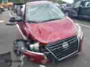 2024 Nissan Kicks SR z VIN 3N1CP5DV3RL523527, wystawiony jako IAAI lot #43208172 z przebiegiem 25 757 mil mil oraz . Historia ofert i sprzedaży dostępna na DreamBid. Obrazek 6.