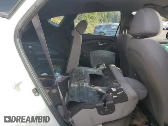 2011 Hyundai Tucson GL with VIN KM8JT3AB8BU200564, listed as a Copart auction lot 84213565 with 222,824 mi miles and Salvage title. Bid and sale history available at DreamBid. Image 11.